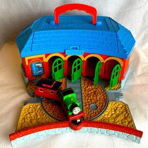 Thomas and Friends 2002 Take N Play Station with Round About + trains